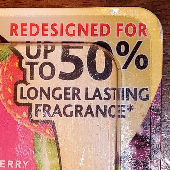 Glade PlugIns LIMITED EDITION Berry Pop Scented Oil Warmer and Refill Bottle Set - Picture 6 of 7